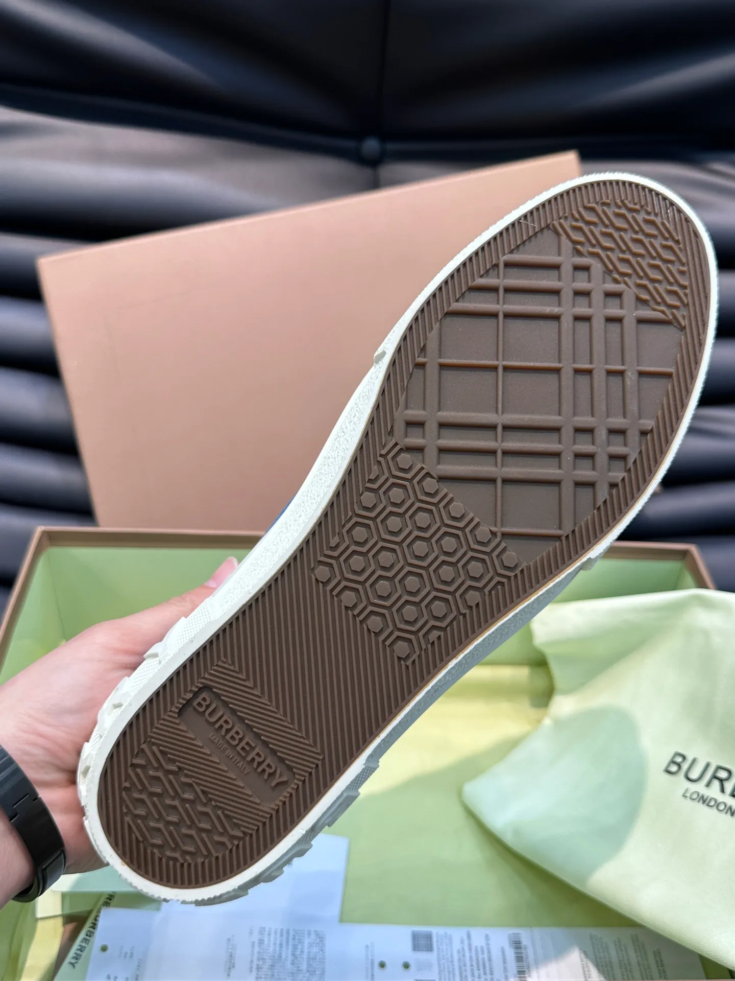Men's shoes 💰p380 "BURBERR*" men's classic low-top sneakers, reinterpreted with Vintage retro plaid cotton material and decorated with a new brand logo. First-layer sheepskin lining, embossed Burberry lettering logo on the heel, T men's shoes 💰pU original outsole! Size: 38-44 (45 customized)